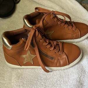 Outwoods Fast-33 Hi-Top Sneaker